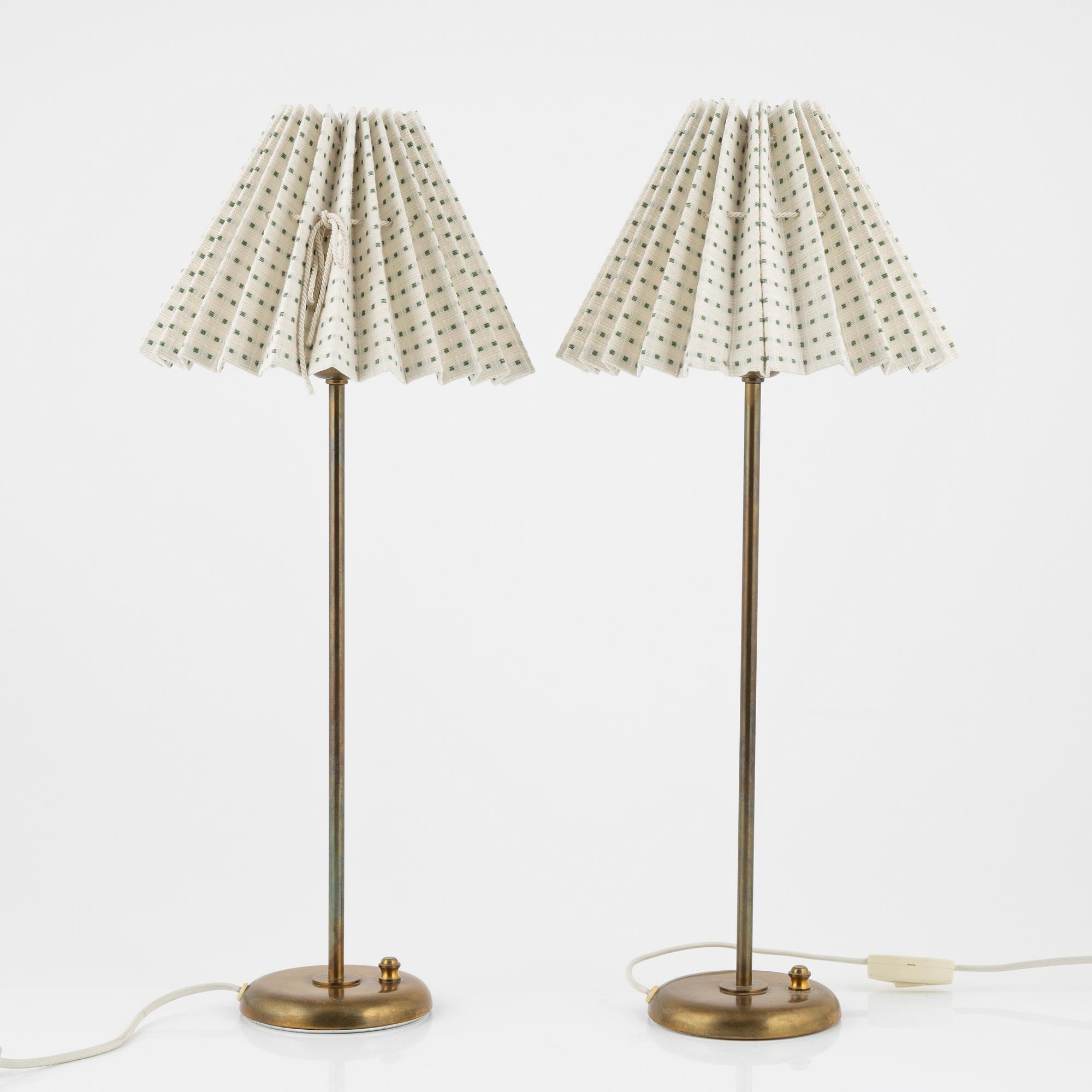 Harald Notini, bordslampor, ett par, modell " 15288", Arvid Böhlmarks Lampfabrik, 1900-talets mitt.