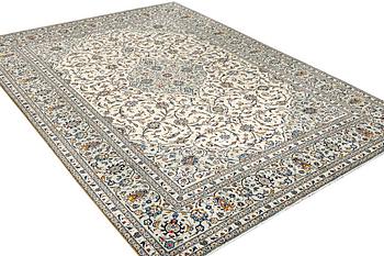 A Kashan carpet, c. 400 x 290 cm.