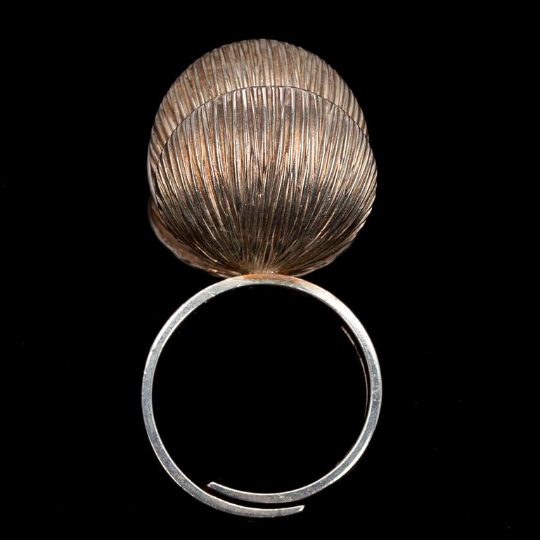 RING, silver med rund sten, Elis Kauppi, Kupittaan Kulta 1970.