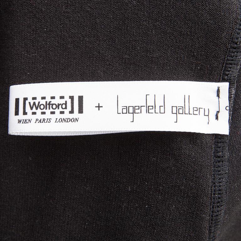 KLÄNNINGAR, 2 st, samt DRÄKT, 2 delar, Karl Lagerfeld för Wolford.