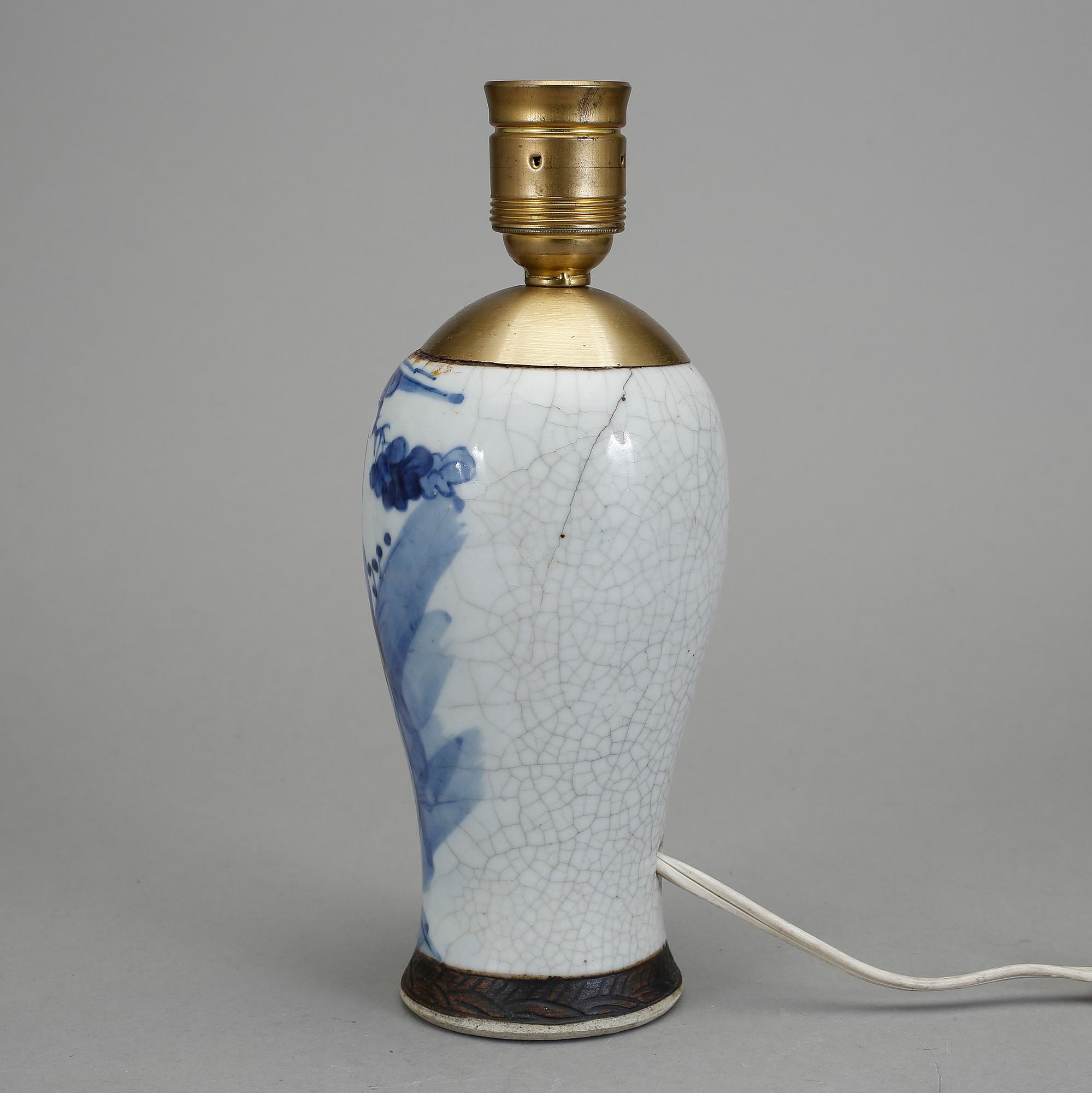 BORDSLAMPA, stengods. Kina, 1800-tal.