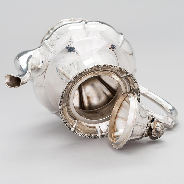 A silver coffee pot, a parcel-gilt sugar bowl and cream jug, Turku Finland 1946 and 1985.