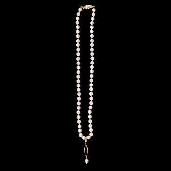 COLLIER MED HÄNGE, odlade pärlor, hänge och lås 18K guld.