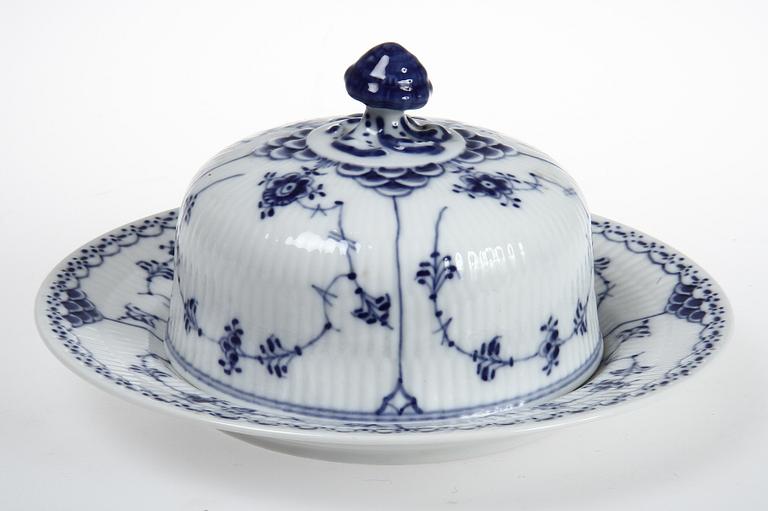 SERVISDELAR, 38 st, "Musselmalet", porslin, Kongl Dansk.