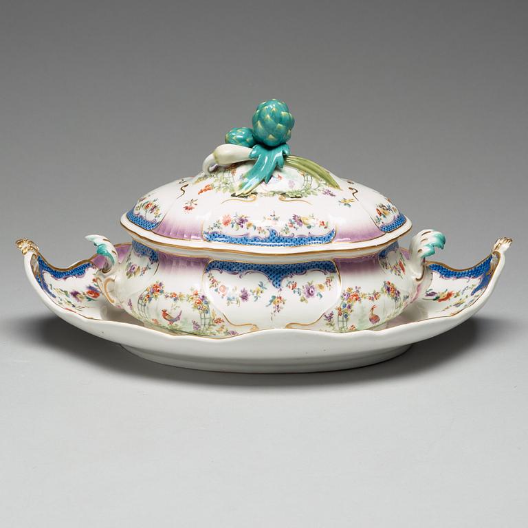 Meissen, A Meissen tureen with cover and stand, 18th Century.