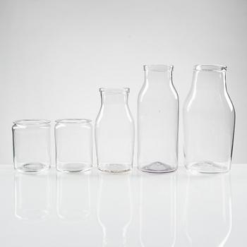 FLASKOR OCH BURKAR, 6 st. Glas, 1800-talets andra hälft.