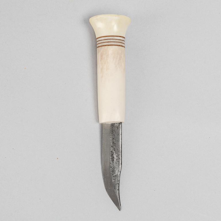 Ingvar Svonni, a reindeer antler knife, signed.