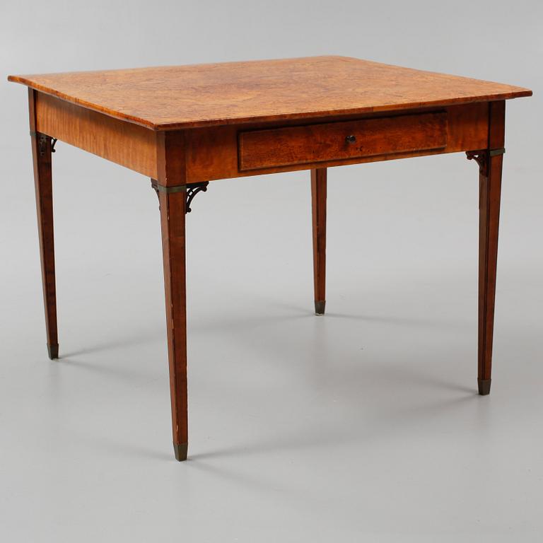 BORD, delvis gustavianskt sent 1700-tal.