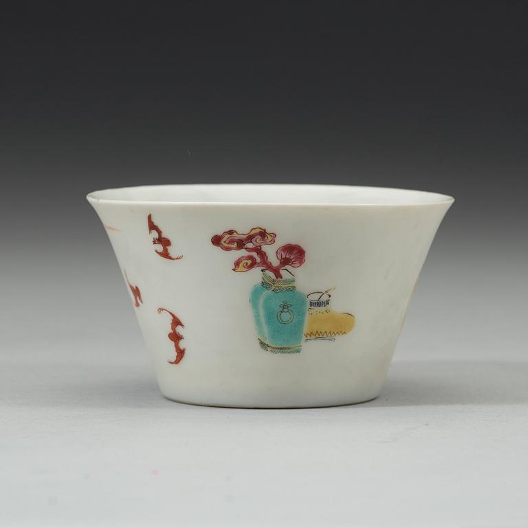 A famille rose bowl, Qing dynasty (1644-1912) with Yongzheng mark.