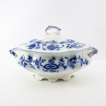 Dinner service, 97 pieces, Johnson Bros, "Holland", England, early 20th century.