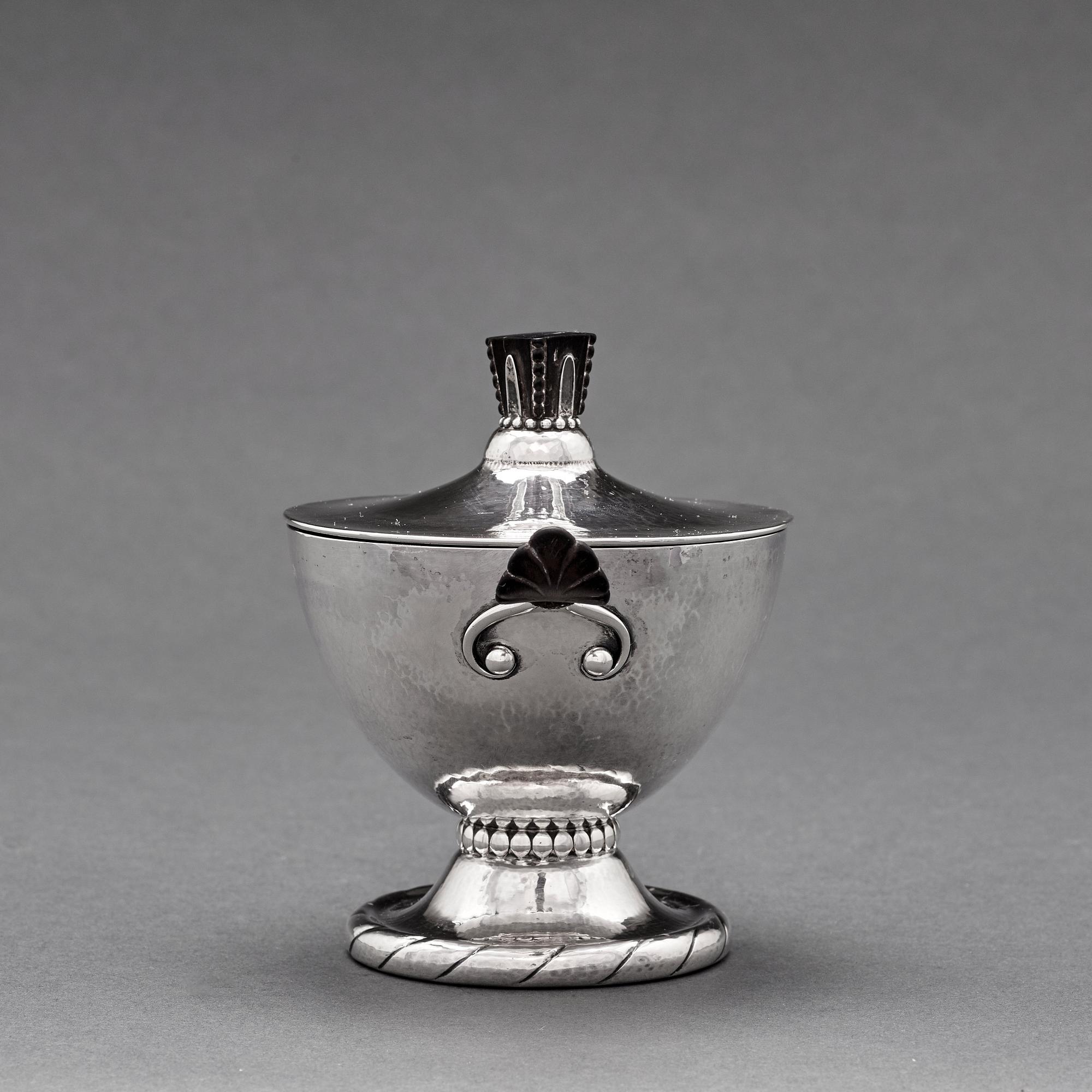 Georg Jensen, a 4 pieces coffee and tea service, Copenhagen 1915-19, 830/1000 silver. Design nr 88.