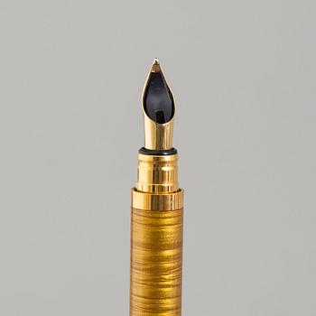 ST DUPONT, a gilt and Chinese lacquer 'Lady' fountain pen, France, 1999.