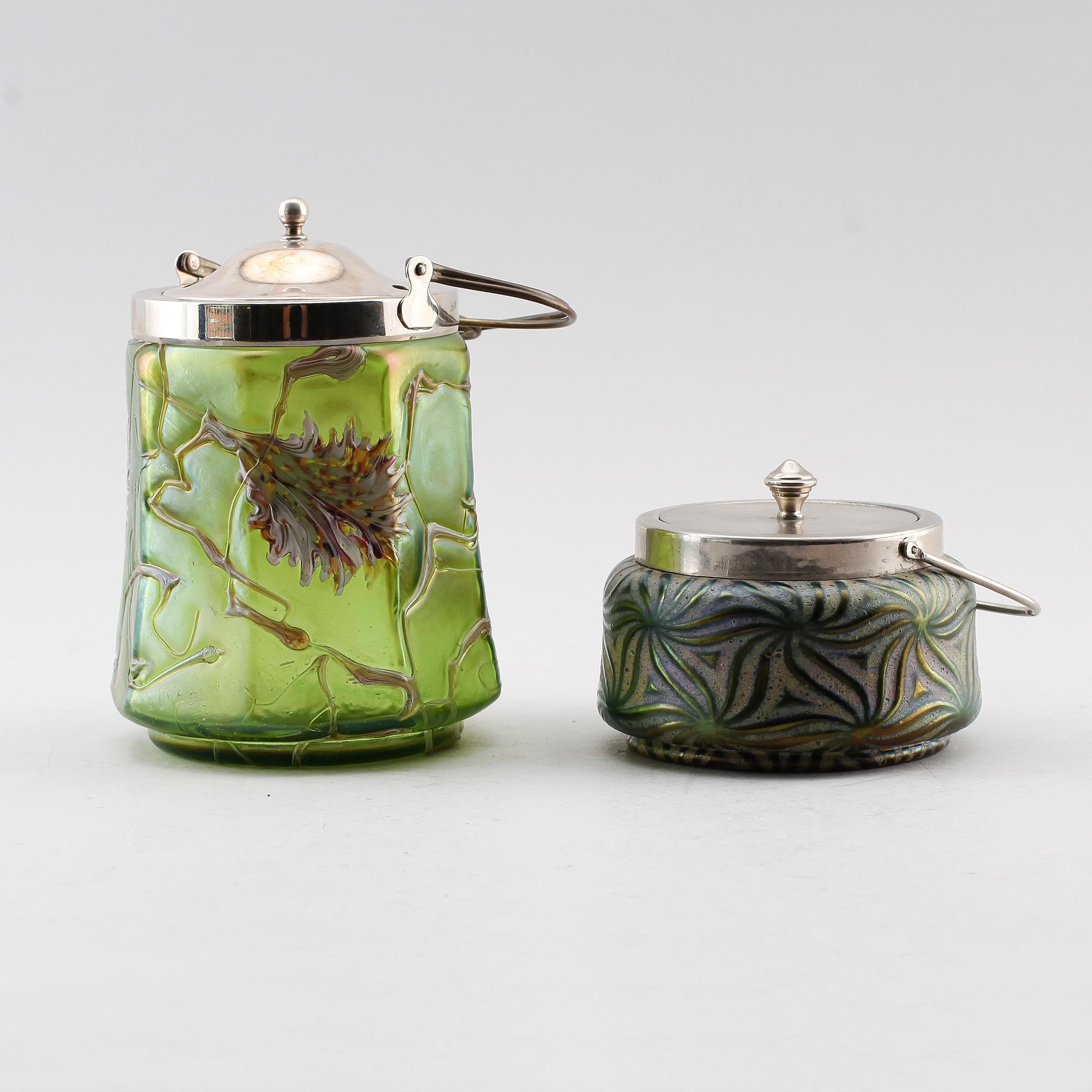 KAKBURKAR, 2 st, glas, möjligen Lötz, omkring år 1900.