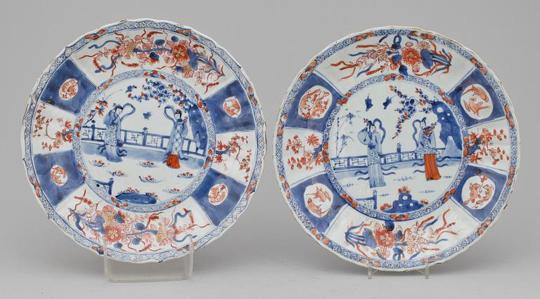 TALLRIKAR, ett par, porslin. Kangxi (1662-1722), Kina.