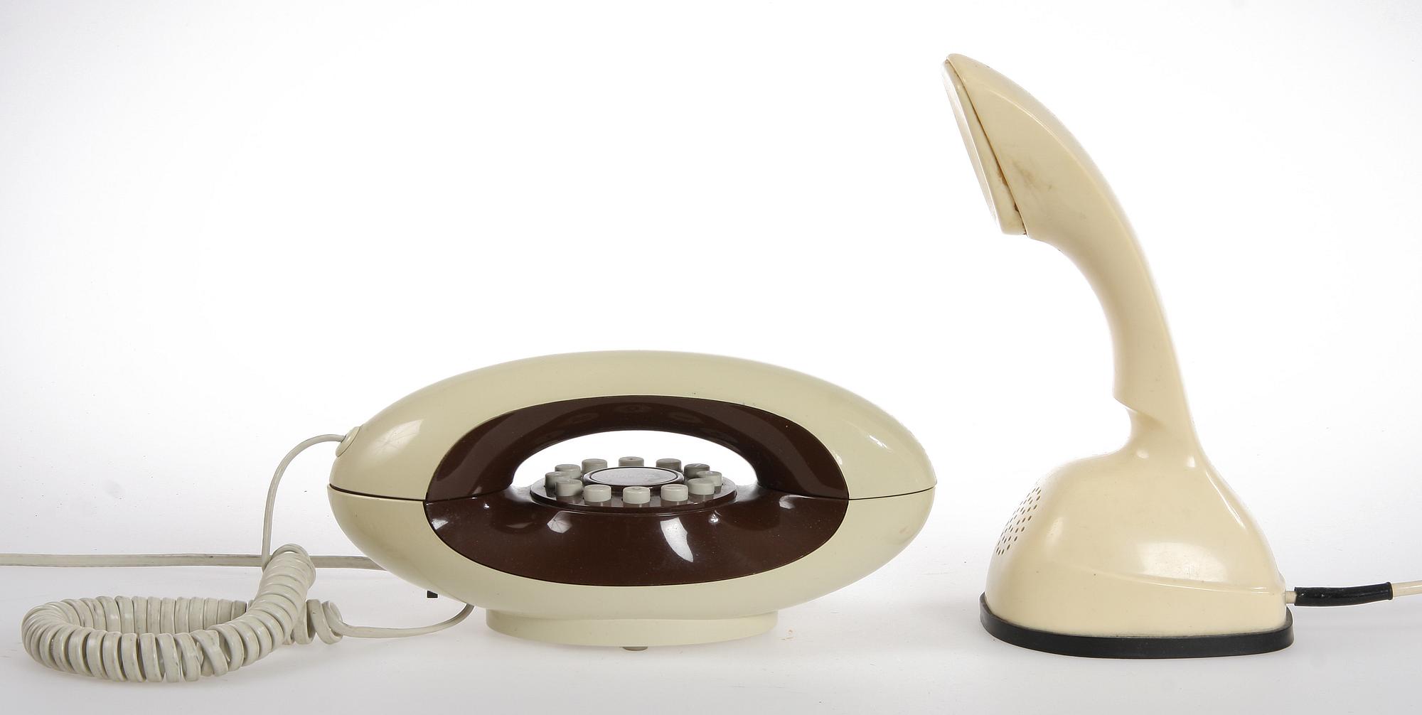 TELEFONER, 2 st, "Ericofonen", s.k. "Kobra" samt "Diabelle", 1900-talets andra hälft.