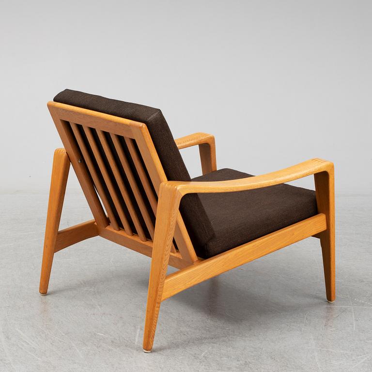 A 1960s easy chair.