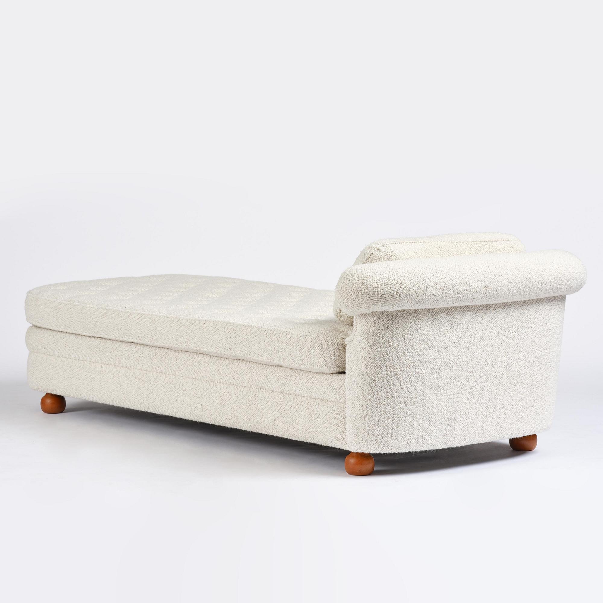 Josef Frank, a daybed model "Couch 775", Firma Svensk Tenn, 2021.