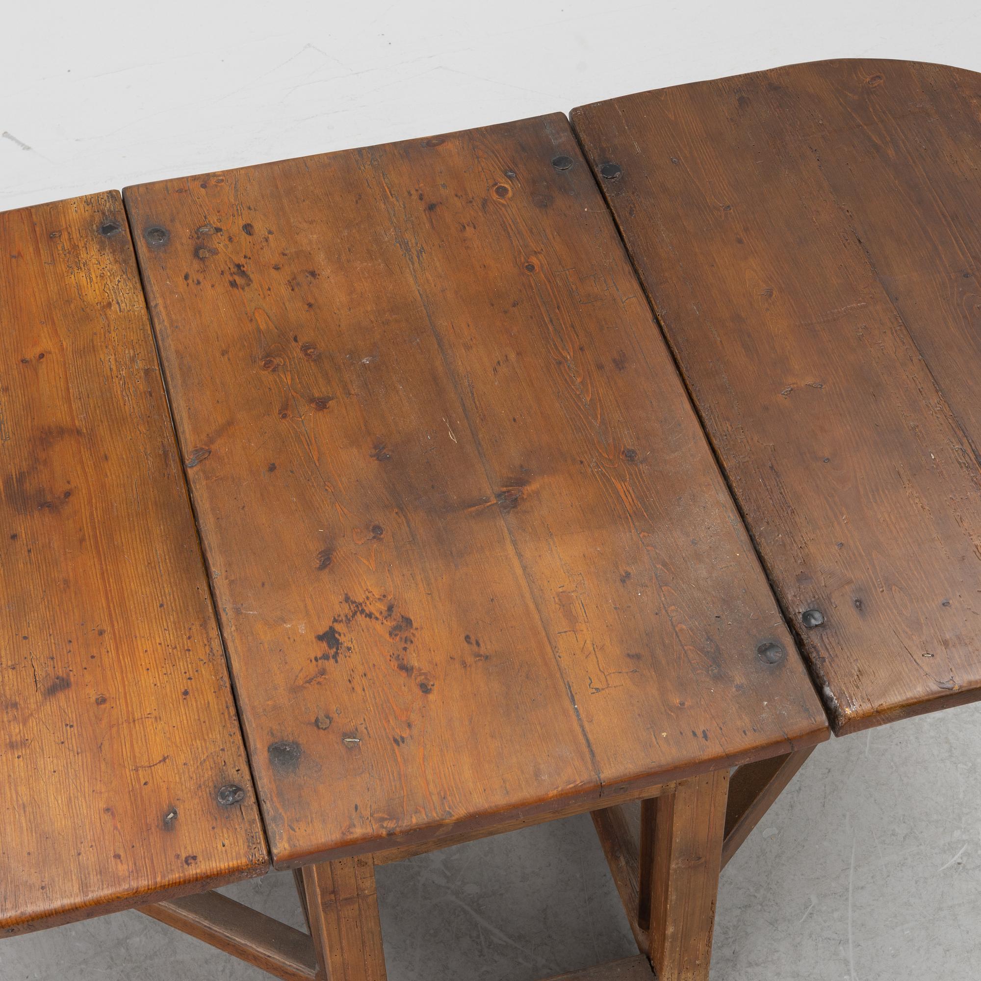 Drop-leaf table, 19th century.