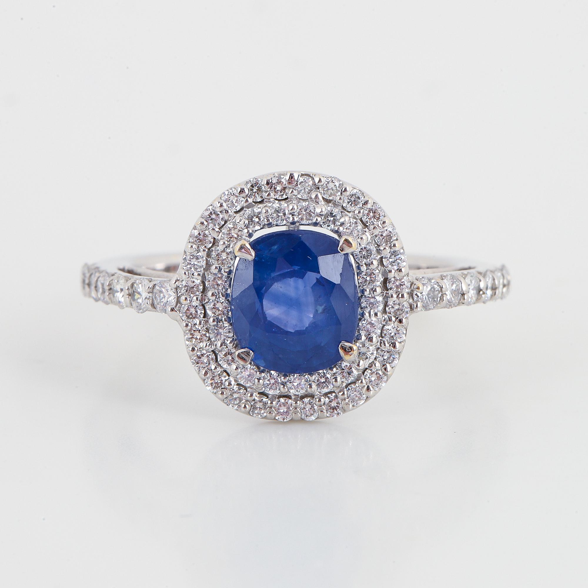 Ring, 18K vitguld med safir och briljanter.