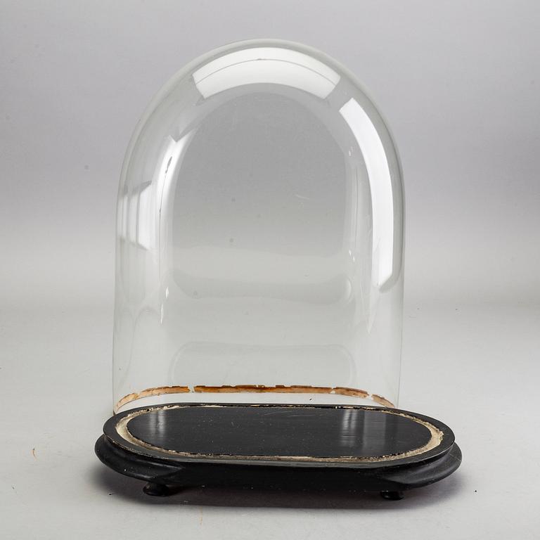 GLASHUV MED SOCKEL, omkring 1900.