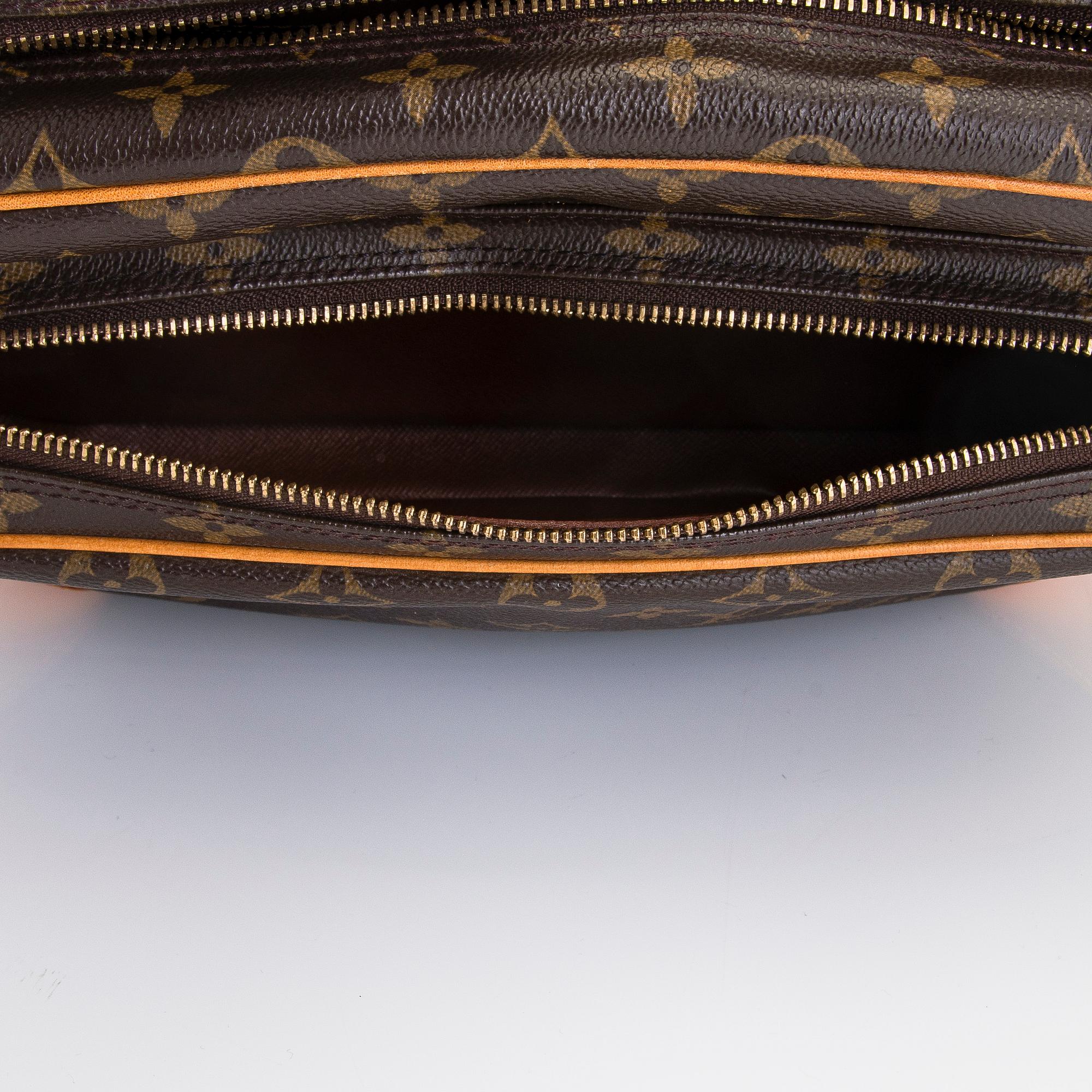 Louis Vuitton, a Monogram Canvas 'Nil 28' shoulder bag.
