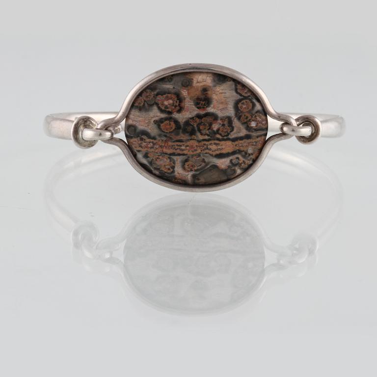 ARMRING, sterlingsilver. Vivianna Torun Bülow Hübe. Vikt 20,6 gram.