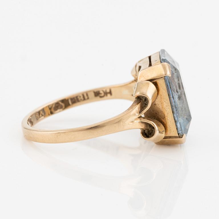 Ring, 18K gold with synthetic blue spinel.