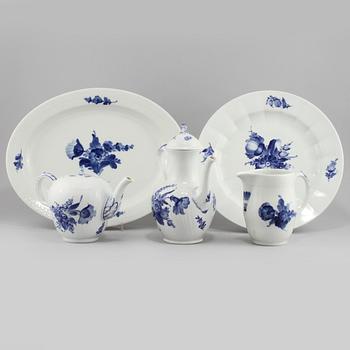 PARTI PORSLIN, 5 delar, "Blå Blomst", Royal Copenhagen, 1900-talets andra hälft.
