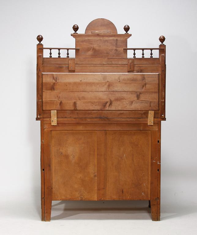 SPEGELBYRÅ, jugend/nyrenässans. 1800/1900-tal.