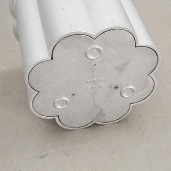 YTTERFODER, Signe Persson-Melin, Byarum, sandgjuten aluminium, modern tillverkning.