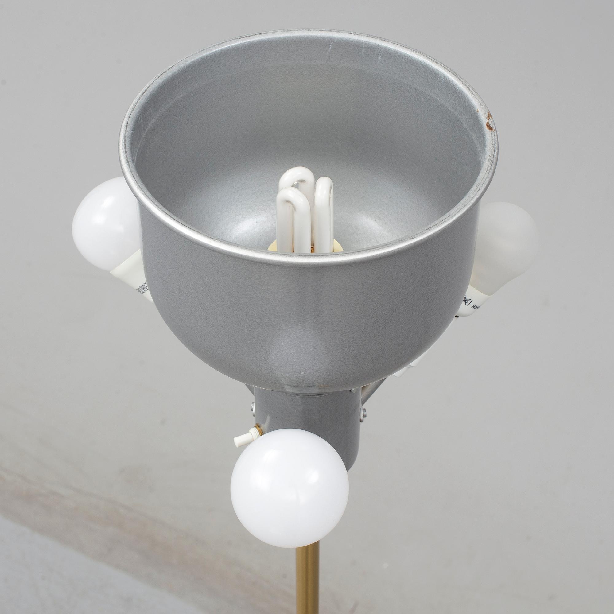 JOSEF FRANK, golvlampa, typ 2148. Firma Svenskt Tenn. - Bukowskis