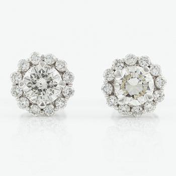 Earrings, with brilliant-cut diamonds.