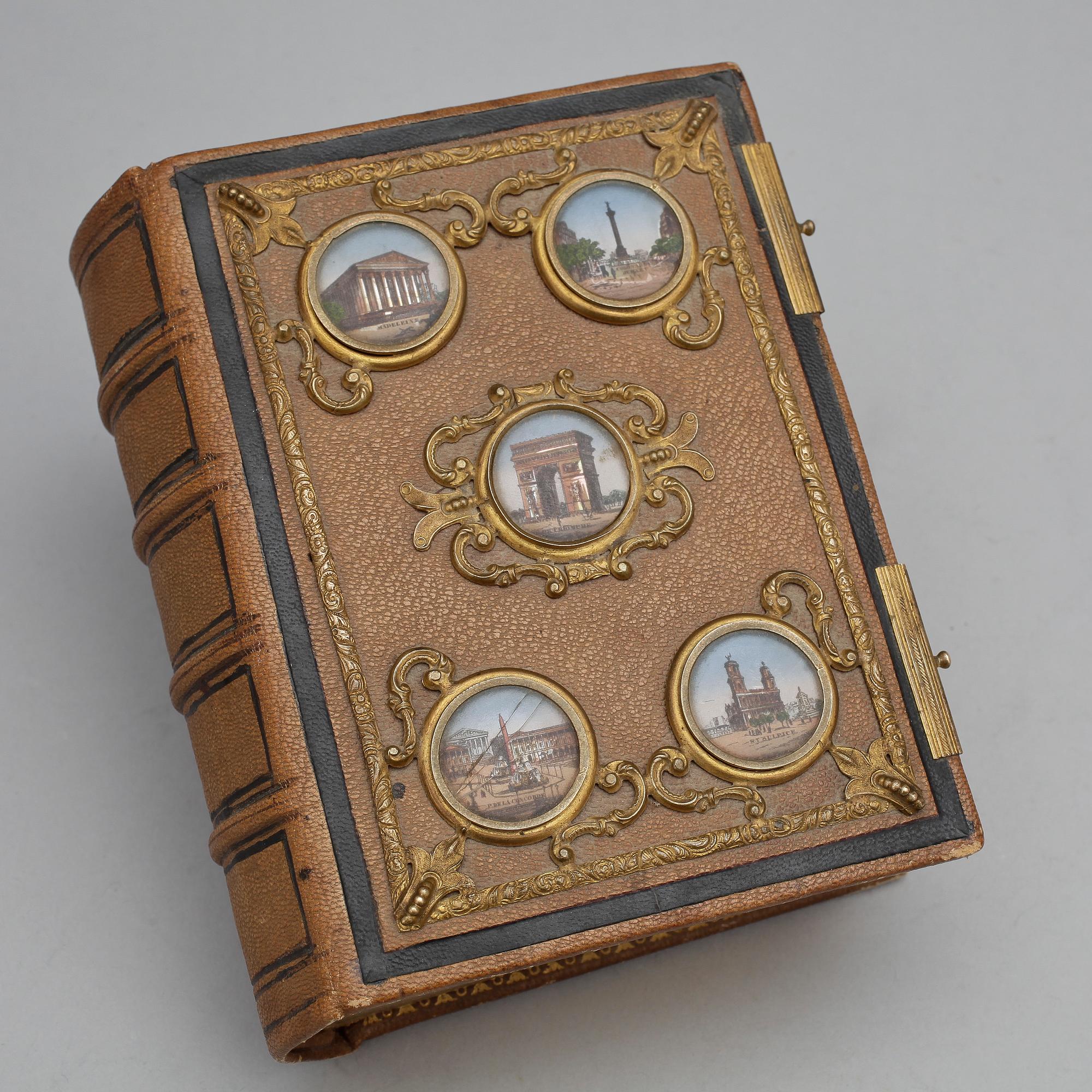 FOTOGRAFIALBUM FRÅN ANDRA KEJSARDÖMET, ca 50 bilder, bla Napoleon III och Christina Nilsson, Frankrike 1868-71.