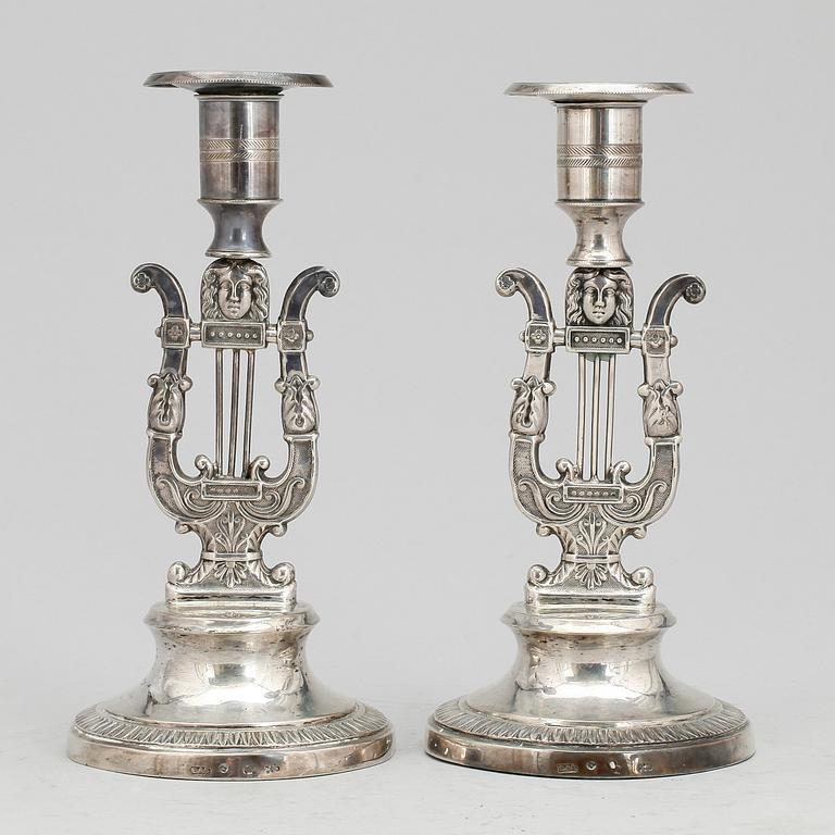 LJUSSTAKAR, ett par, silver, Petter Adolf Sjöberg, Stockholm 1828. Empire.