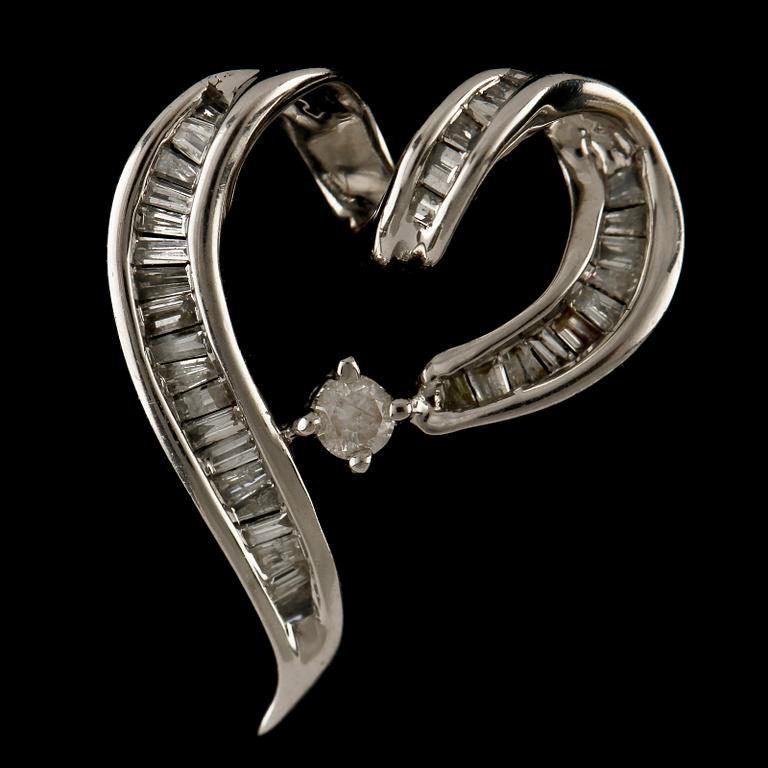 HÄNGE, 14k vitguld med 35 baguetteslipade diamanter samt en briljantslipad diamant. Vikt 2 g.