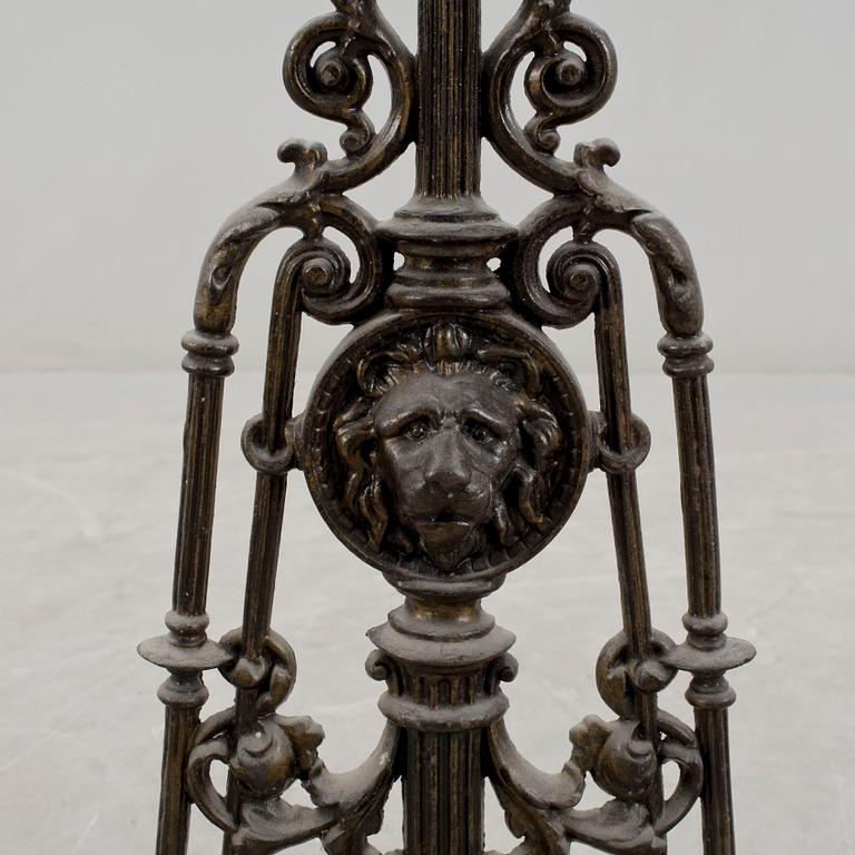 PARAPLYSTÄLL. Gjutjärn. 1900-tal.