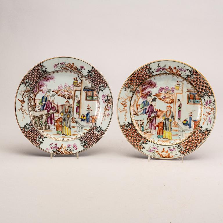 A set of five different Chinese Qianlong/Jiaqing porcelain plates.