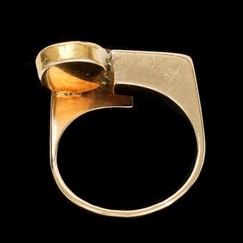 RING, 14 k guld med opal. Vikt 7,5 g.