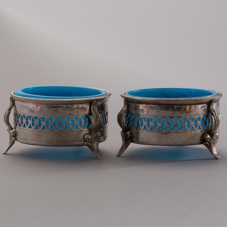 SALTKAR, ett par, nysilver, 1900-talets första hälft.
