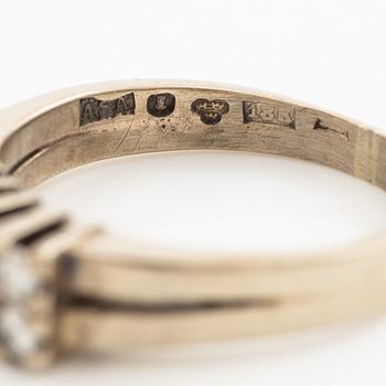 Ring, 18K vitguld med två rader med tio briljantslipade diamanter.