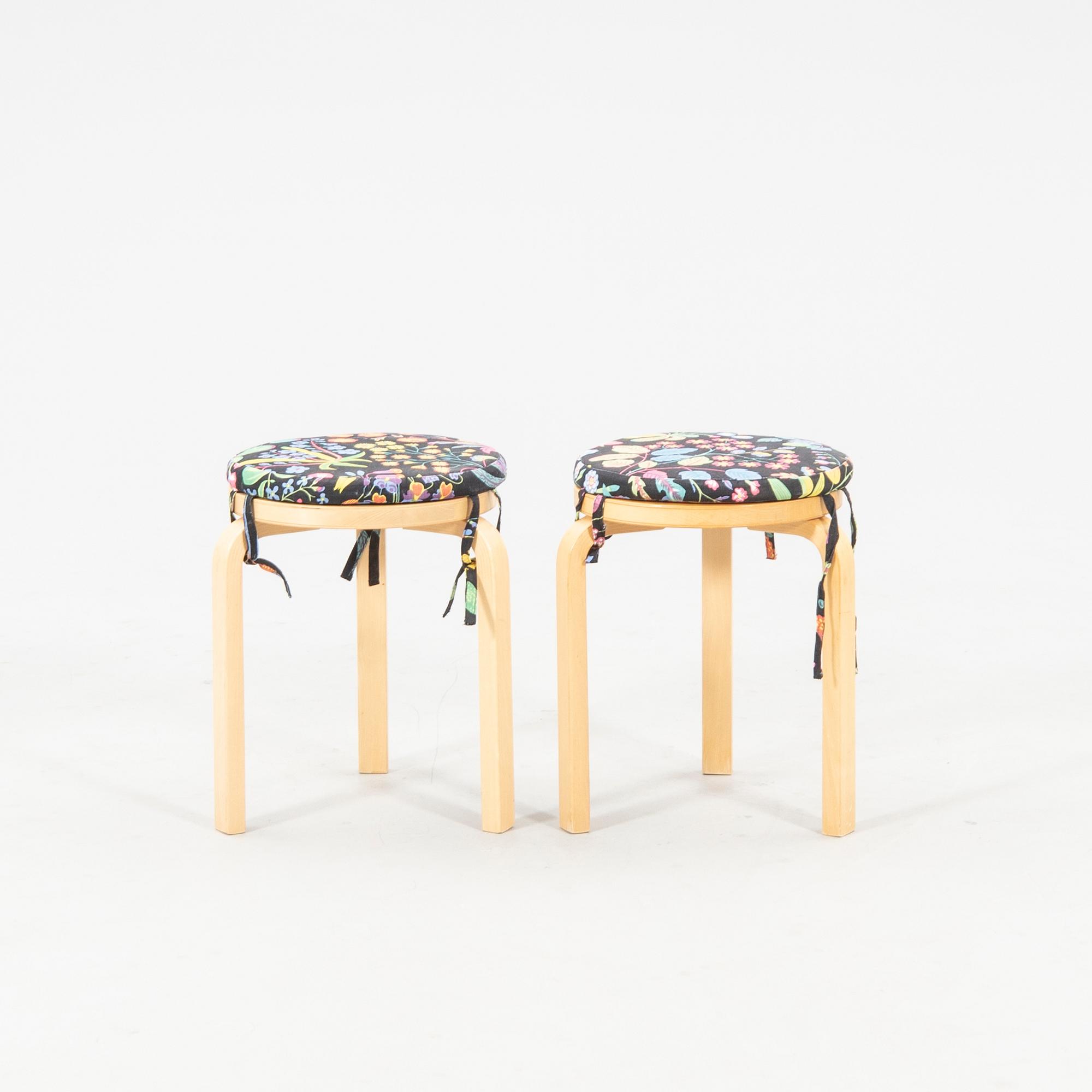 Alvar Aalto, pallar 5 st modell 60, Artek Finland 1900-talet senare del.