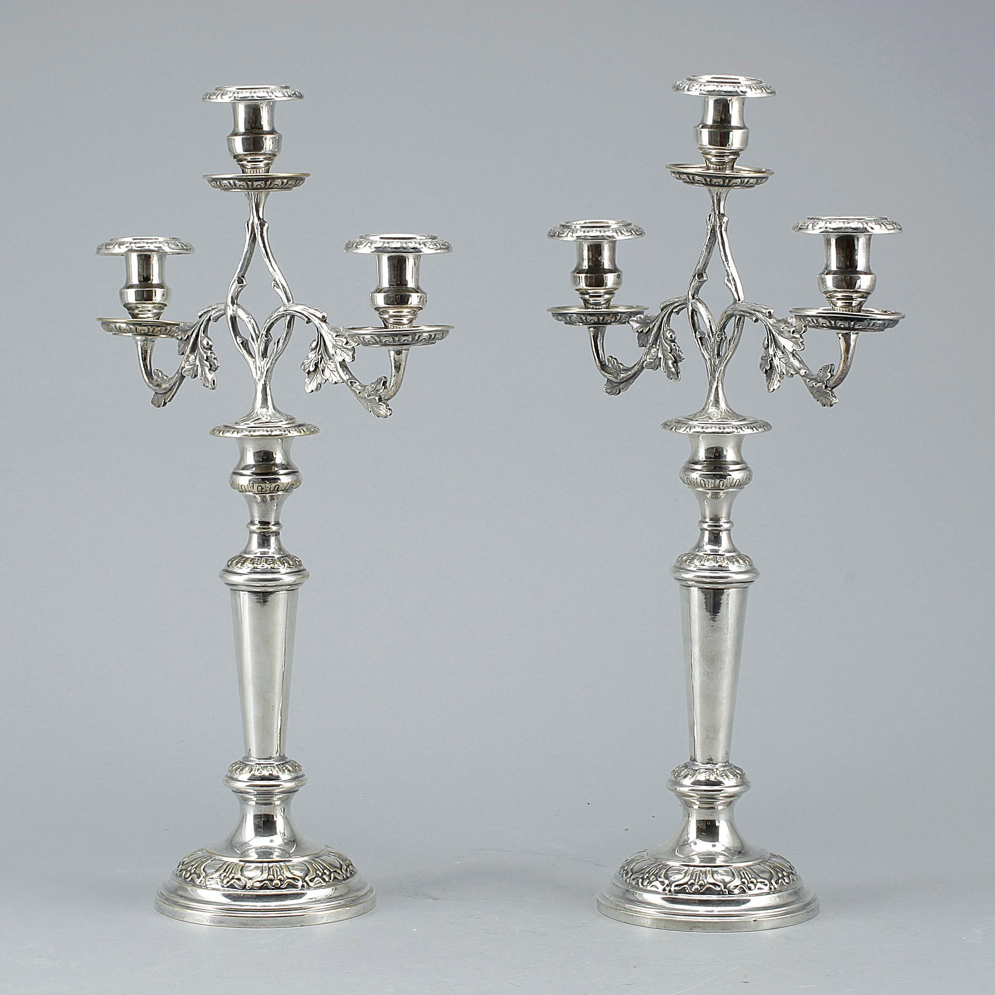 KANDELABRAR, ett par, nysilver, C G hallberg, Stockholm, omkring sekelskiftet år 1900. Otydliga stämplar.