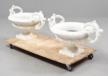 TRÄDGÅRDSURNOR, ett par, "No 3", Skoglund & Ohlsson Gefle, 1900-talets andra kvartal.