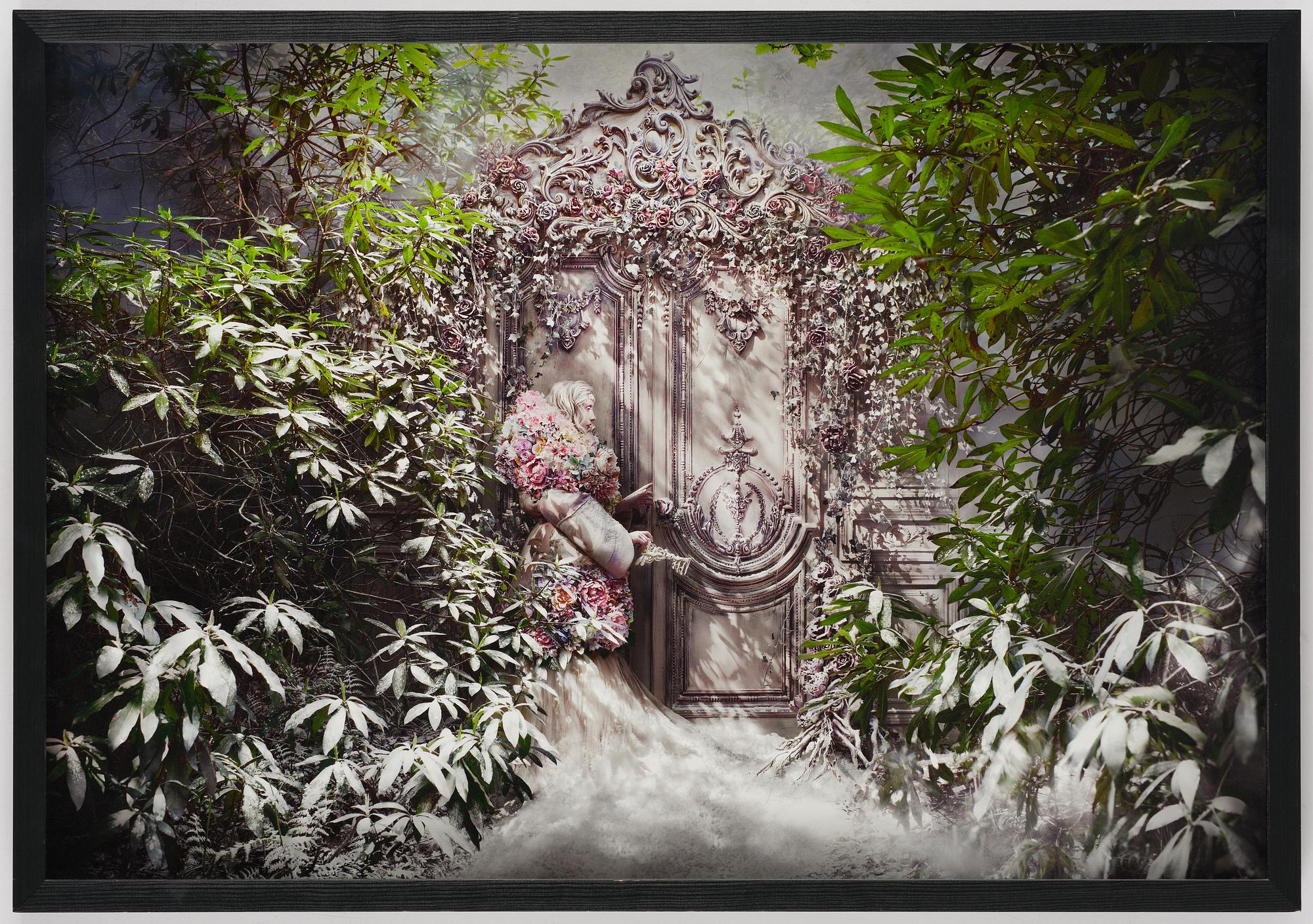 Kirsty Mitchell, "The Fade of Fallen Memories", 2014.