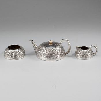 TESERVIS, 3 delar, silver, Grish Chunder Dutt, Bhovanipore, Calcutta, Indien. Vikt 888 g.