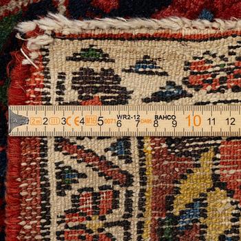 Matta, semiantik Bakthiari, Västra Iran ca  208 x 143 cm.