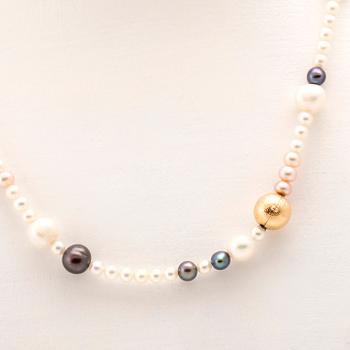 Ole Lynggaard, two cultured pearls necklaces and a bracelet with 18K gold clasp.