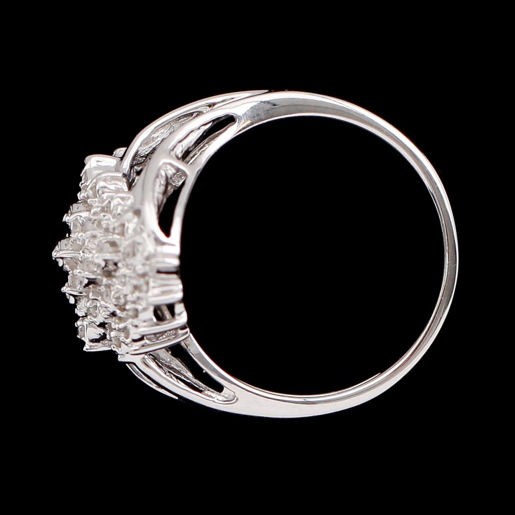 RING, 10 k vitguld, briljant- och baguettslipade diamanter tot 0.25 ct.