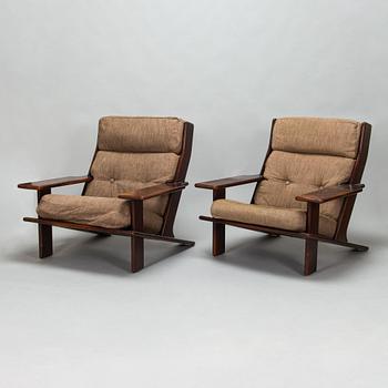 Esko Pajamies, A pair of 1970s 'Pele' armchair for Lepofinn, Finland.