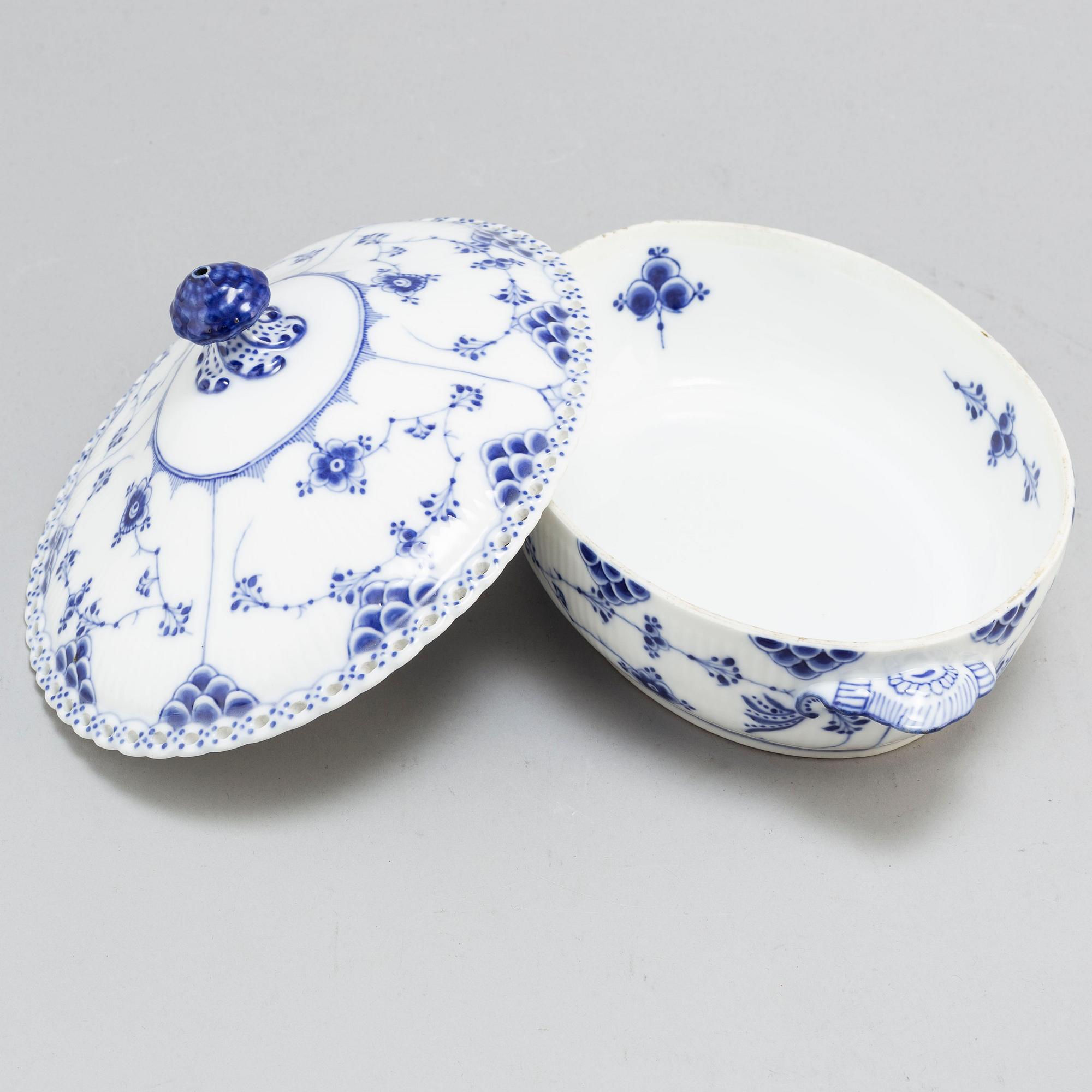 ROYAL COPENHAGEN, servisdelar, porslin, 11 delar, "Musselmalet".